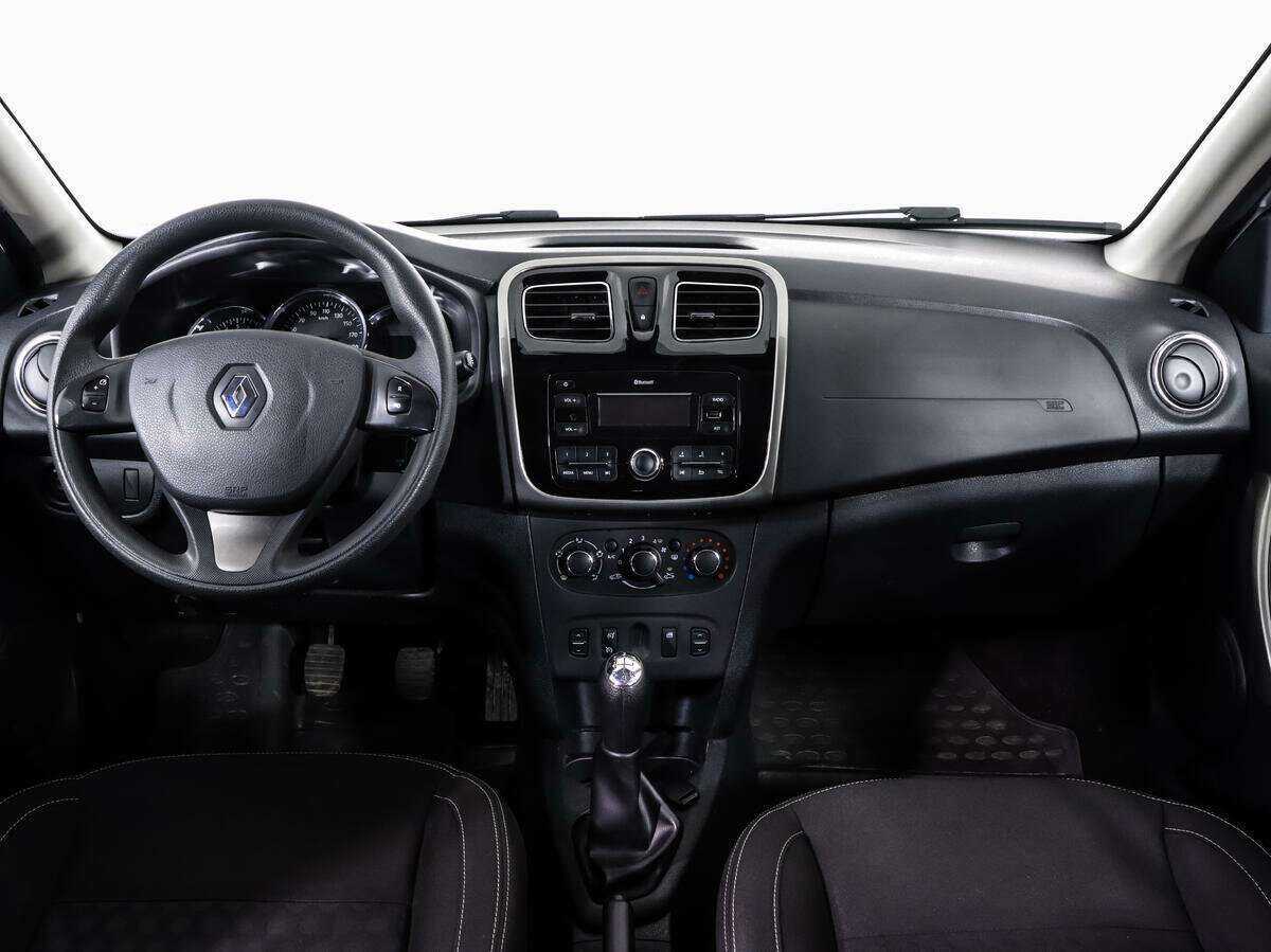 Renault Logan с пробегом — 2017 год. Фото: #9