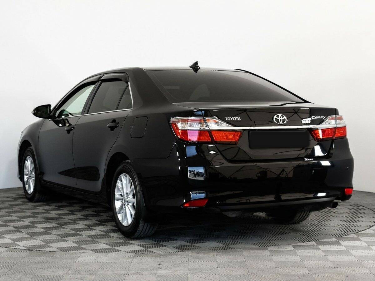 Toyota Camry с пробегом — 2017 год. Фото: #5