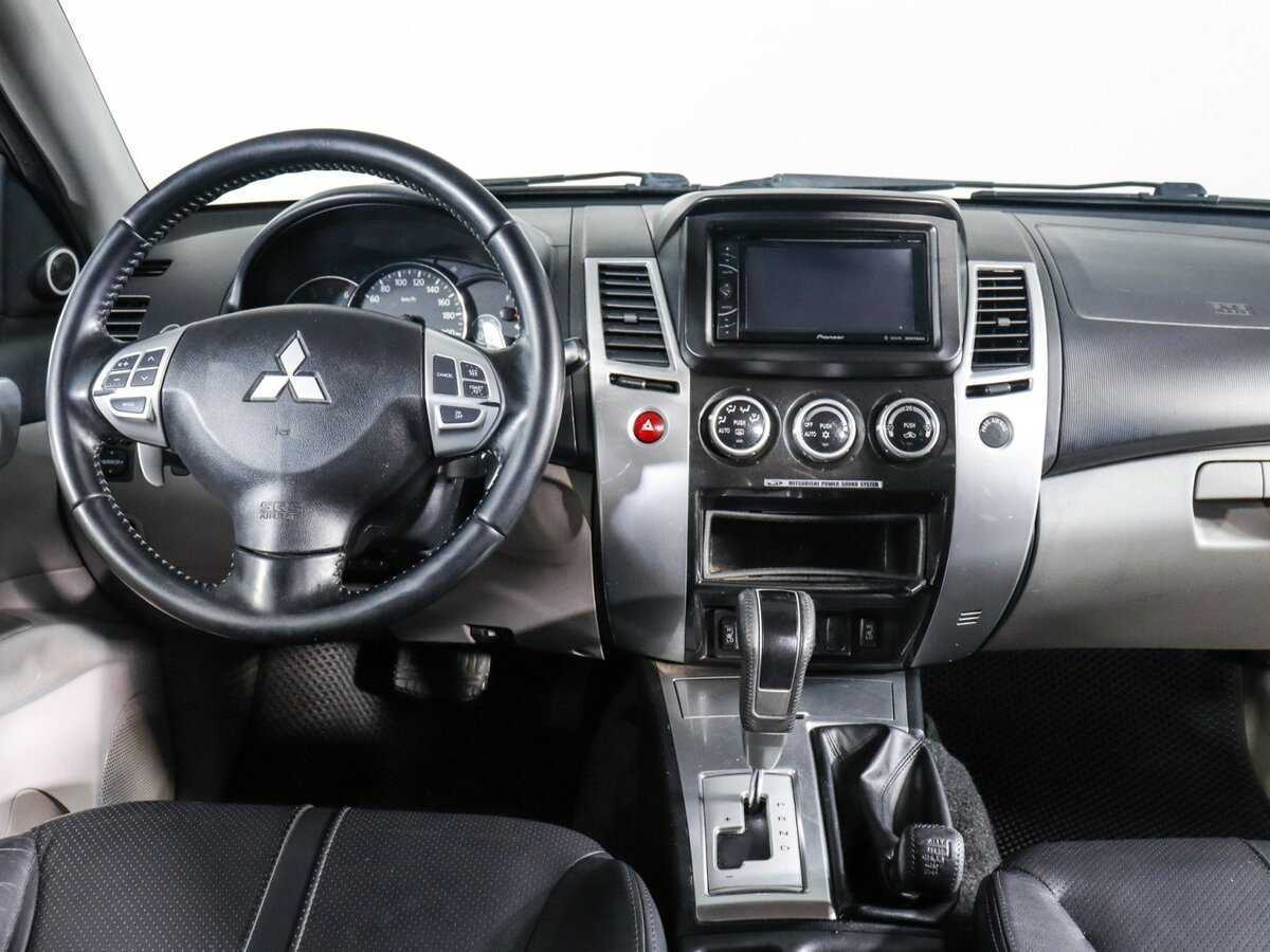 Mitsubishi Pajero Sport с пробегом — 2012 год. Фото: #9