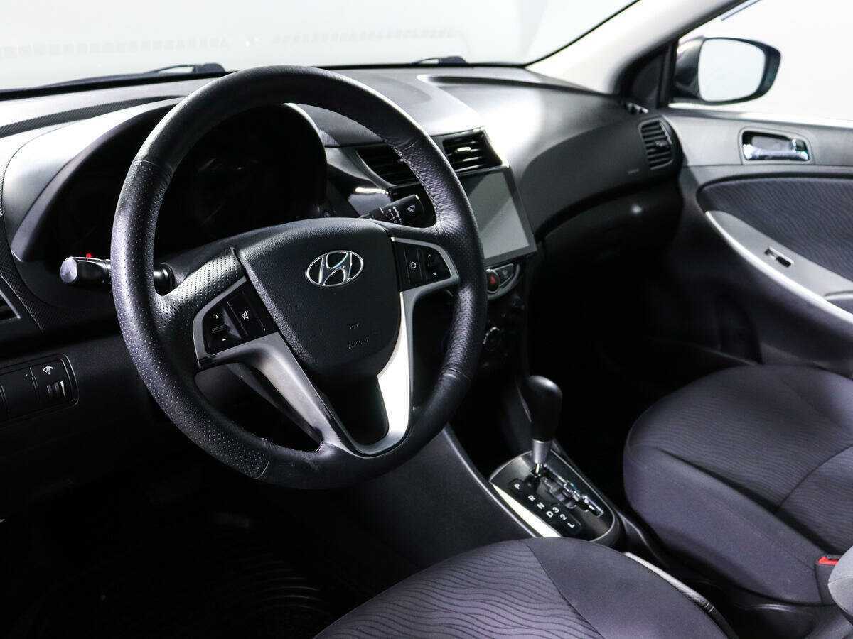 Hyundai Solaris с пробегом — 2012 год. Фото: #13