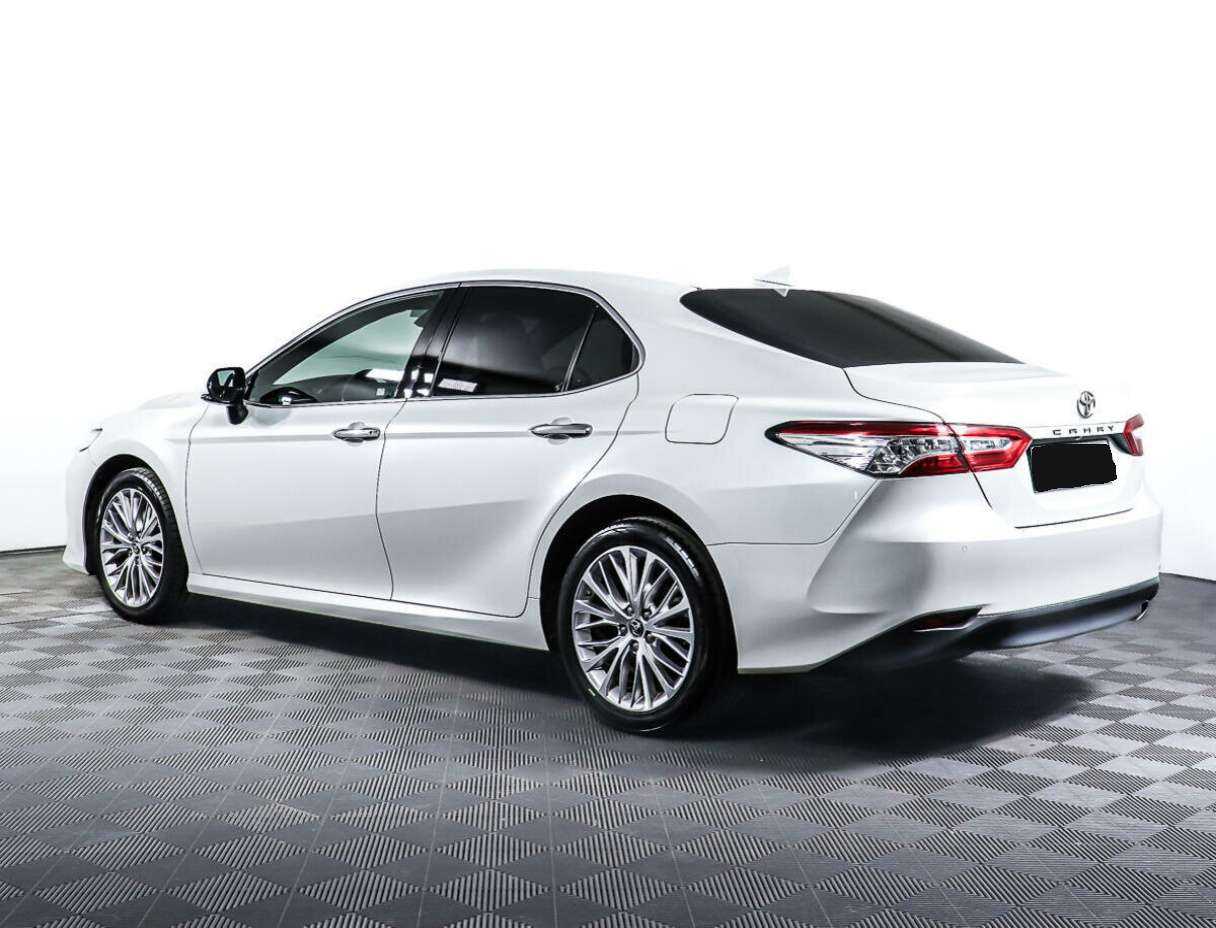 Toyota Camry с пробегом — 2019 год. Фото: #6