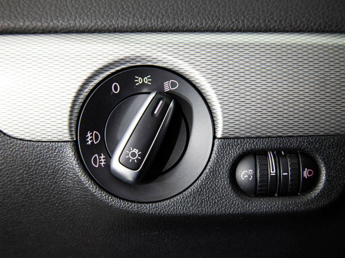 Volkswagen Jetta с пробегом — 2016 год. Фото: #12