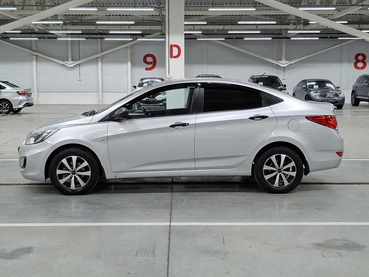 Hyundai Solaris с пробегом — 2014 год. Фото: #7
