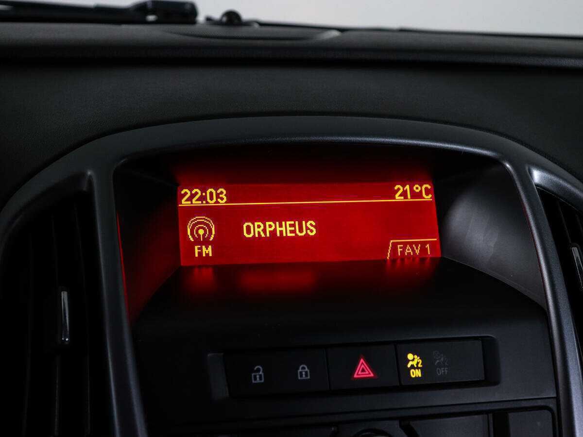 Opel Astra с пробегом — 2012 год. Фото: #18