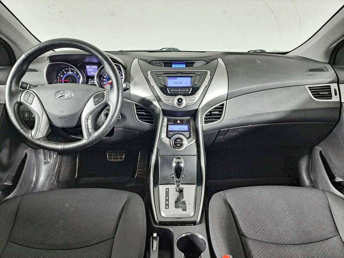 Hyundai Elantra с пробегом — 2013 год. Фото: #11
