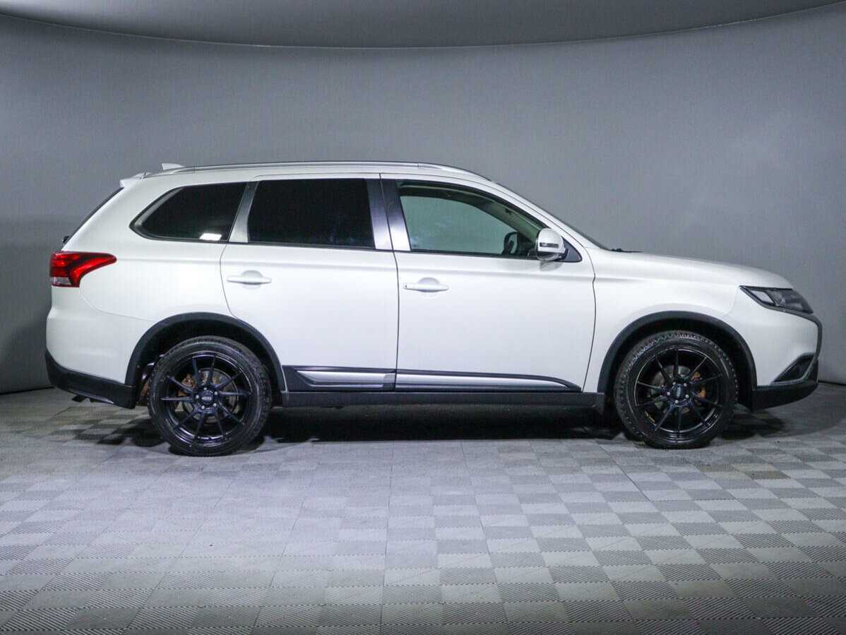 Mitsubishi Outlander с пробегом — 2019 год. Фото: #3