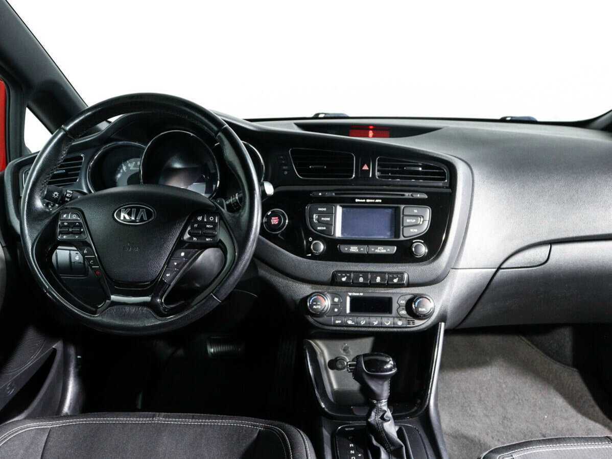 Kia Ceed с пробегом — 2013 год. Фото: #9