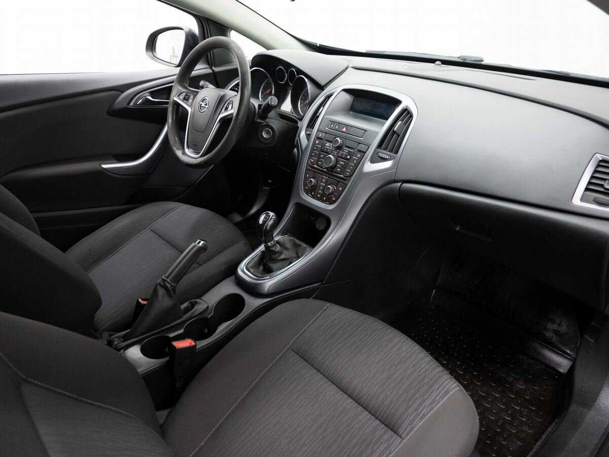 Opel Astra с пробегом — 2013 год. Фото: #9