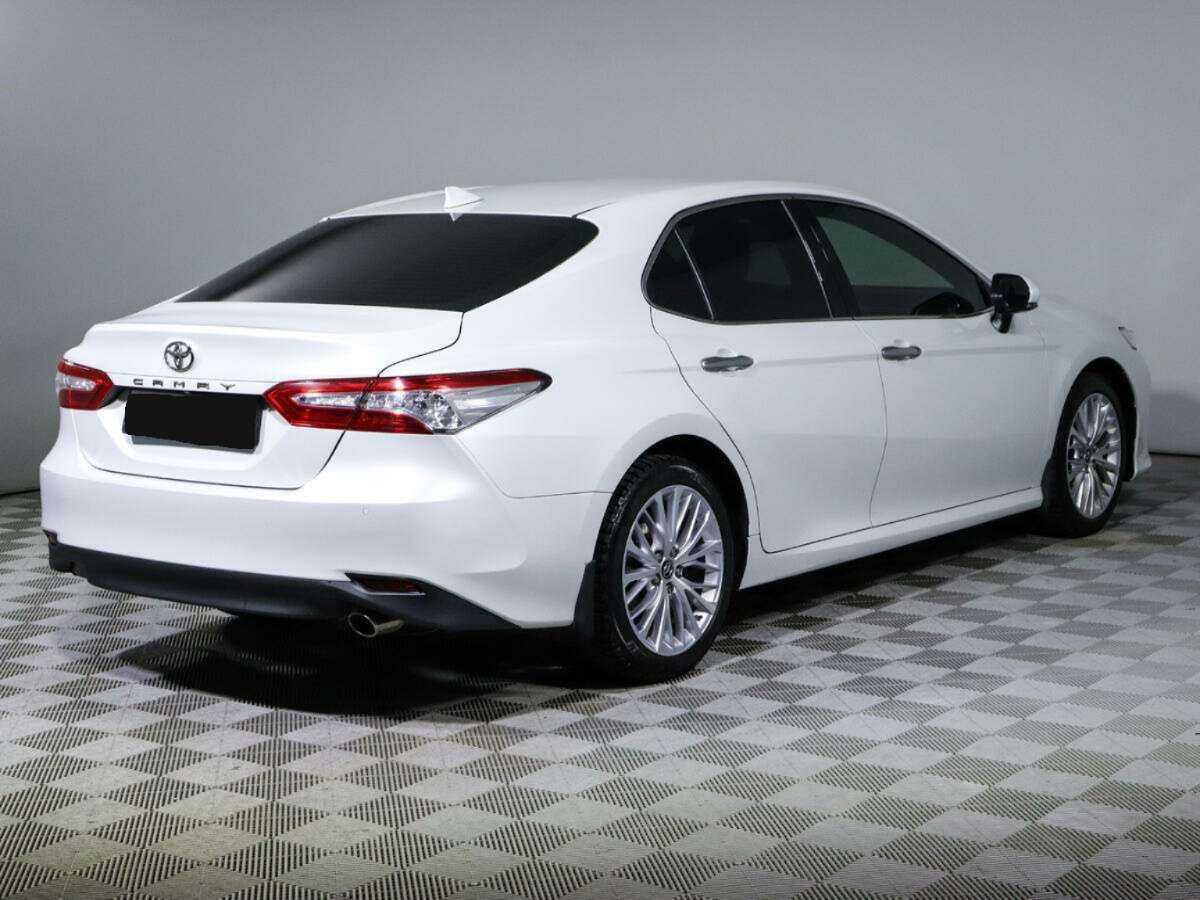 Toyota Camry с пробегом — 2018 год. Фото: #3