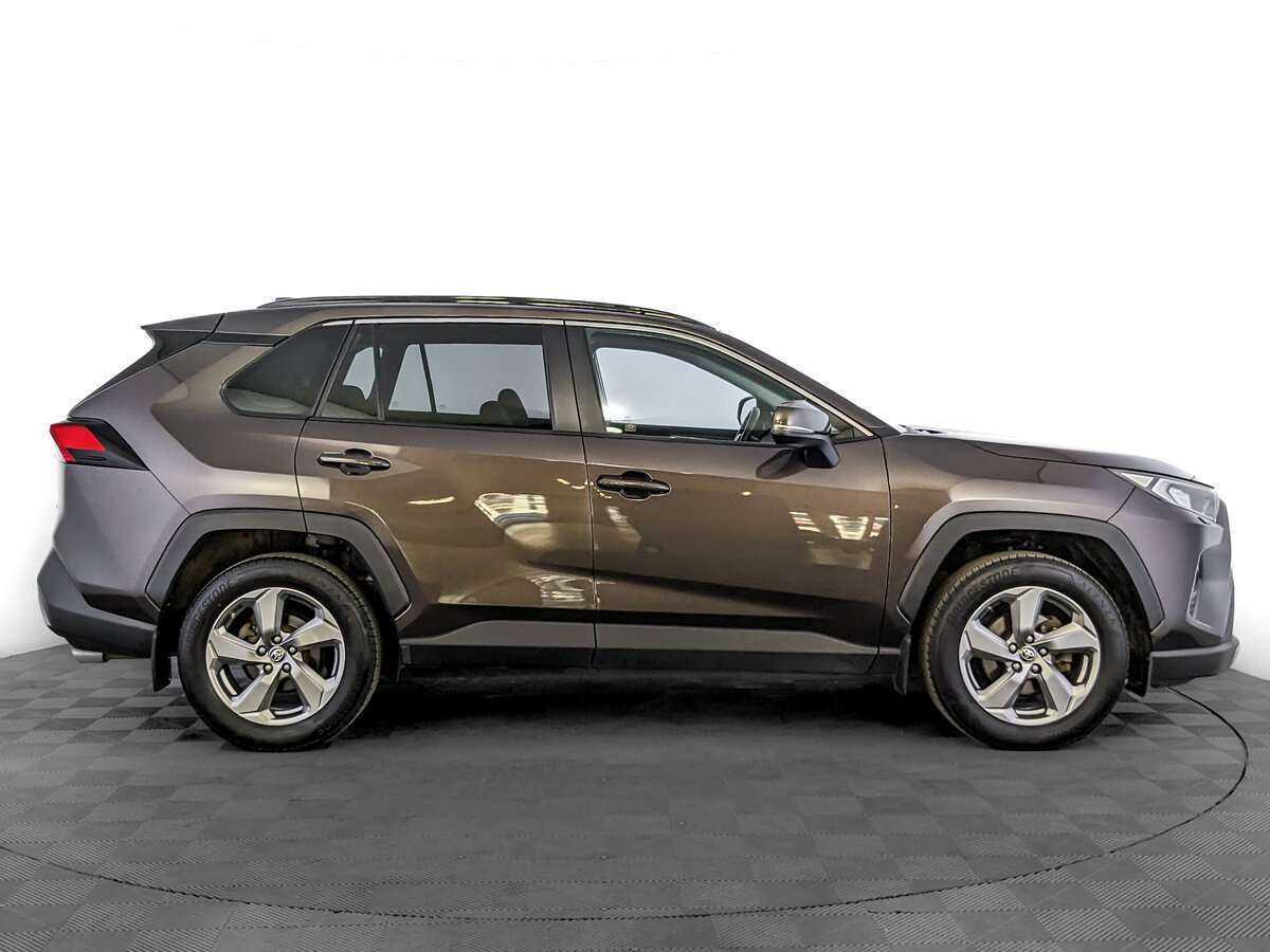 Toyota RAV4 с пробегом — 2020 год. Фото: #3