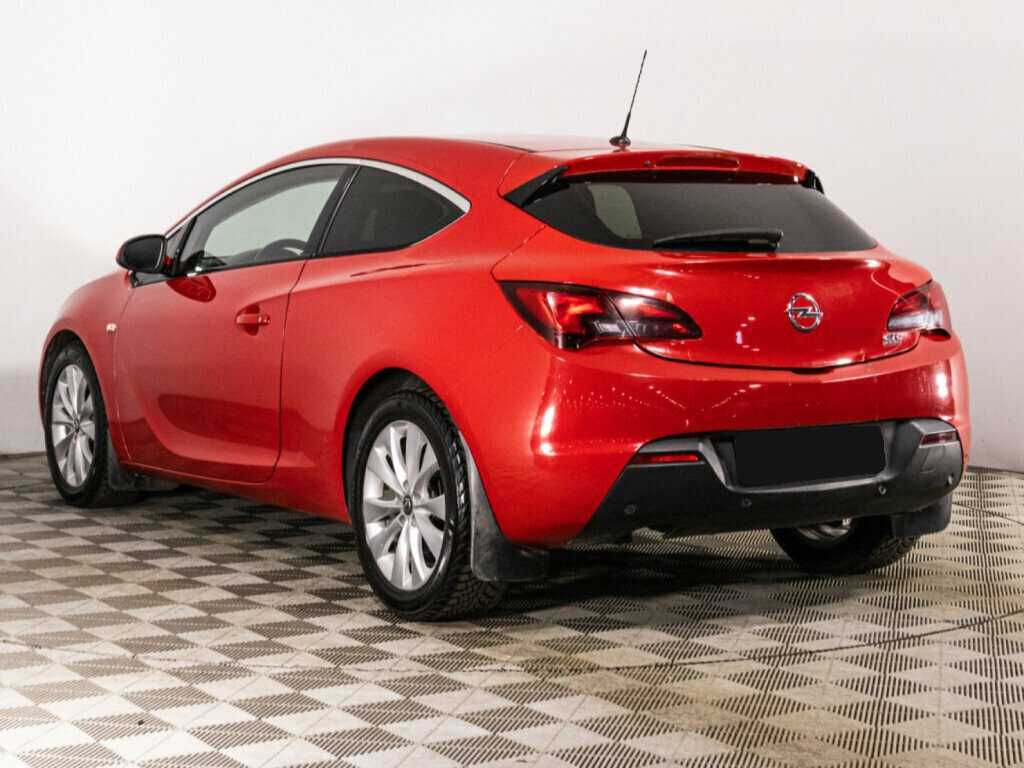 Opel Astra с пробегом — 2012 год. Фото: #6