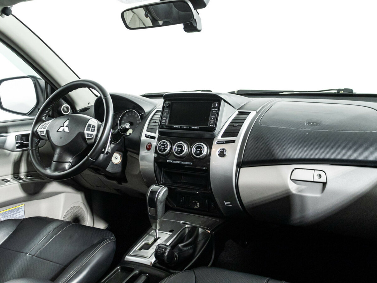 Mitsubishi Pajero Sport с пробегом — 2013 год. Фото: #6