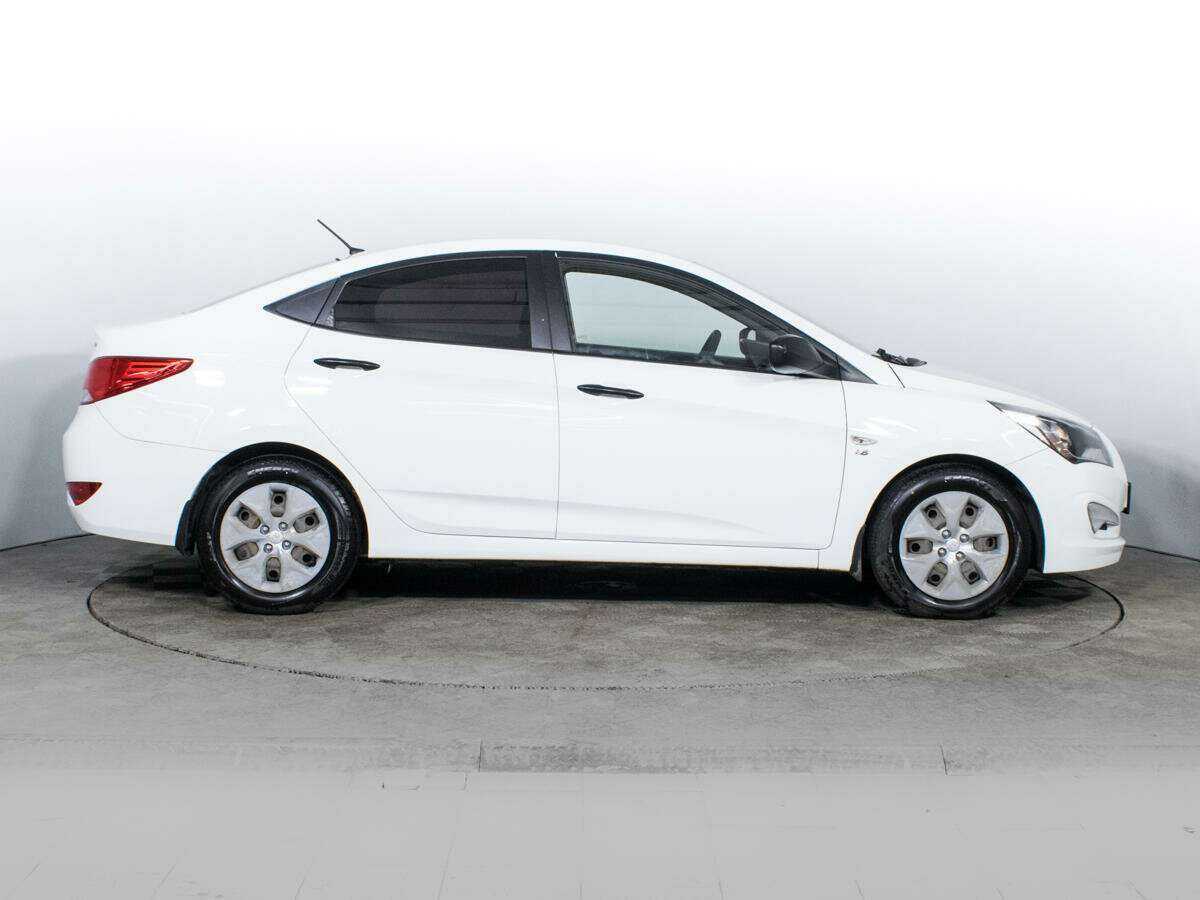 Hyundai Solaris с пробегом — 2015 год. Фото: #3
