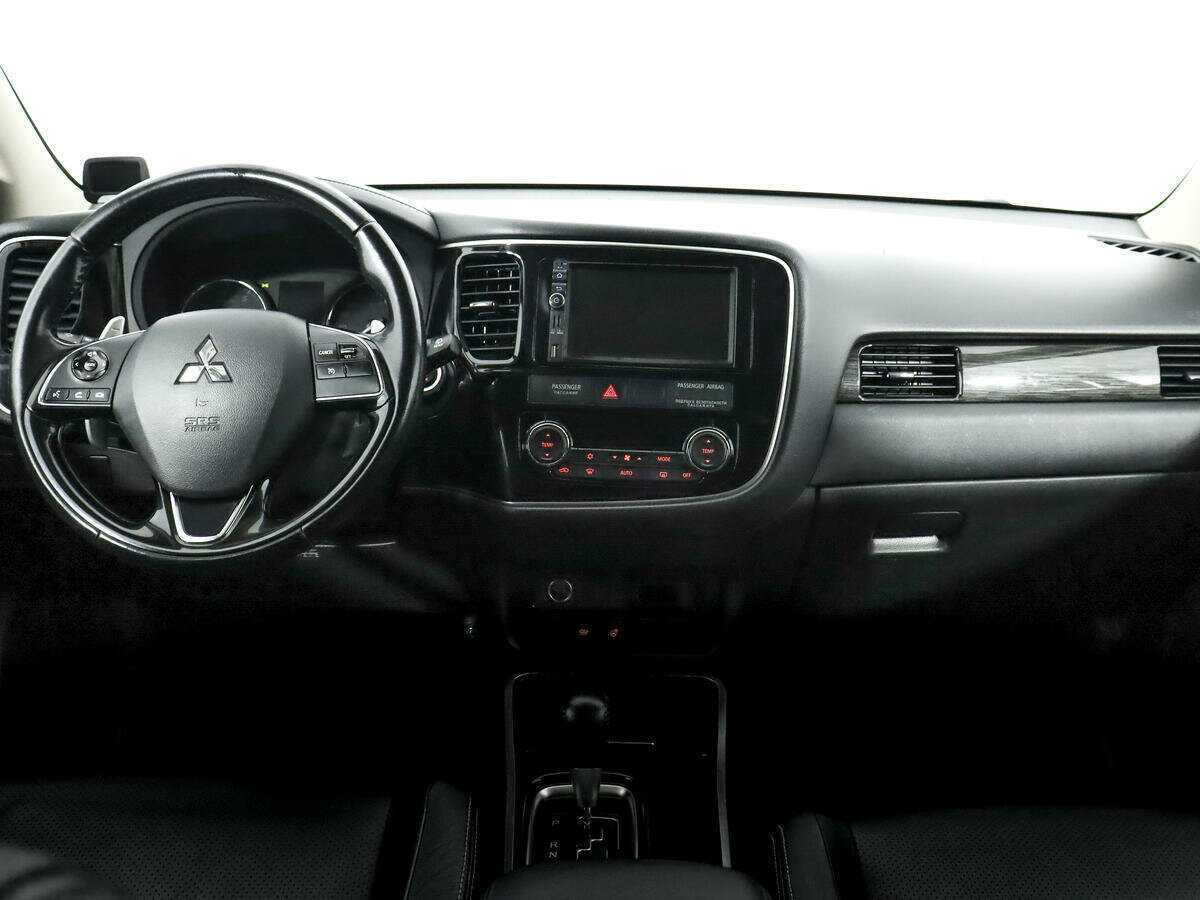 Mitsubishi Outlander с пробегом — 2017 год. Фото: #10