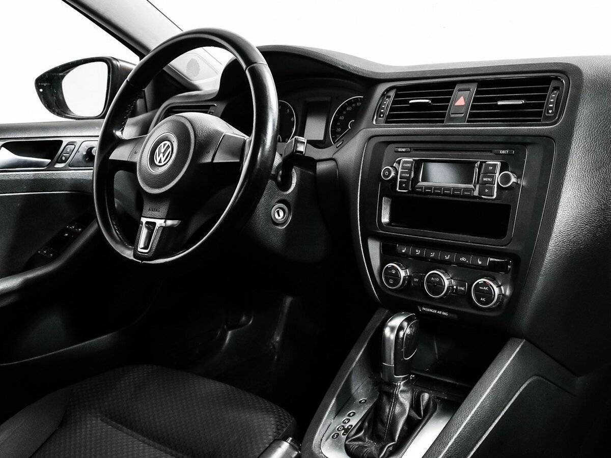 Volkswagen Jetta с пробегом — 2013 год. Фото: #8