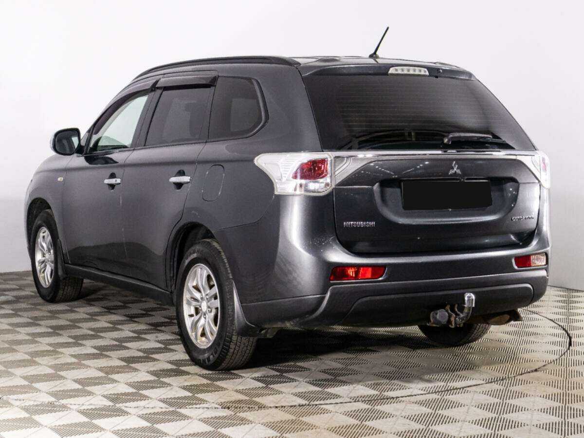 Mitsubishi Outlander с пробегом — 2013 год. Фото: #6