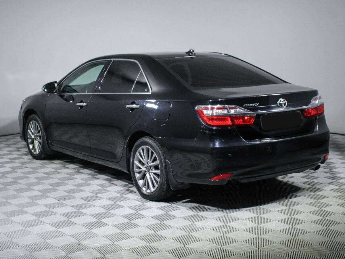 Toyota Camry с пробегом — 2018 год. Фото: #6