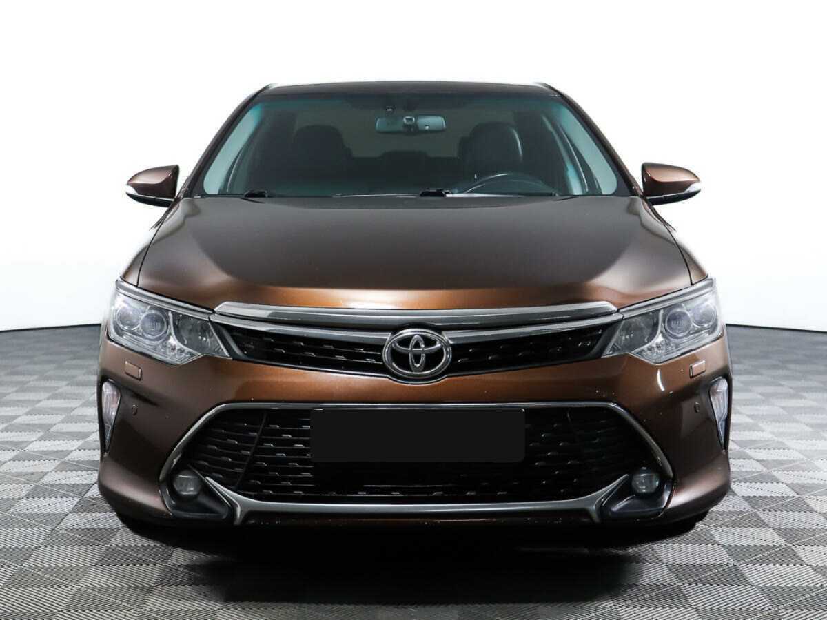 Toyota Camry с пробегом — 2017 год. Фото: #1
