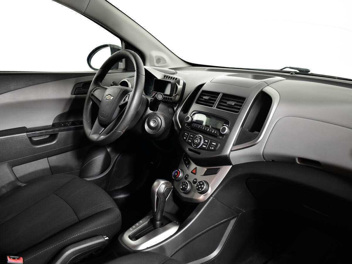 Chevrolet Aveo с пробегом — 2014 год. Фото: #8