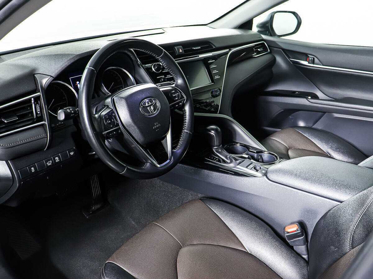 Toyota Camry с пробегом — 2020 год. Фото: #12