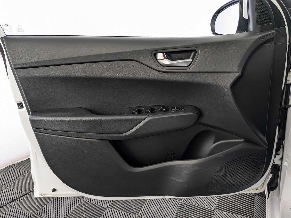 Hyundai Solaris с пробегом — 2021 год. Фото: #13