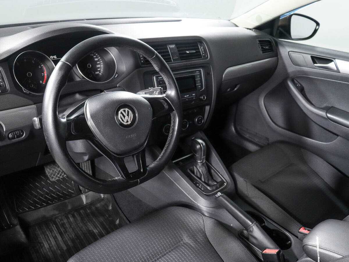 Volkswagen Jetta с пробегом — 2015 год. Фото: #11