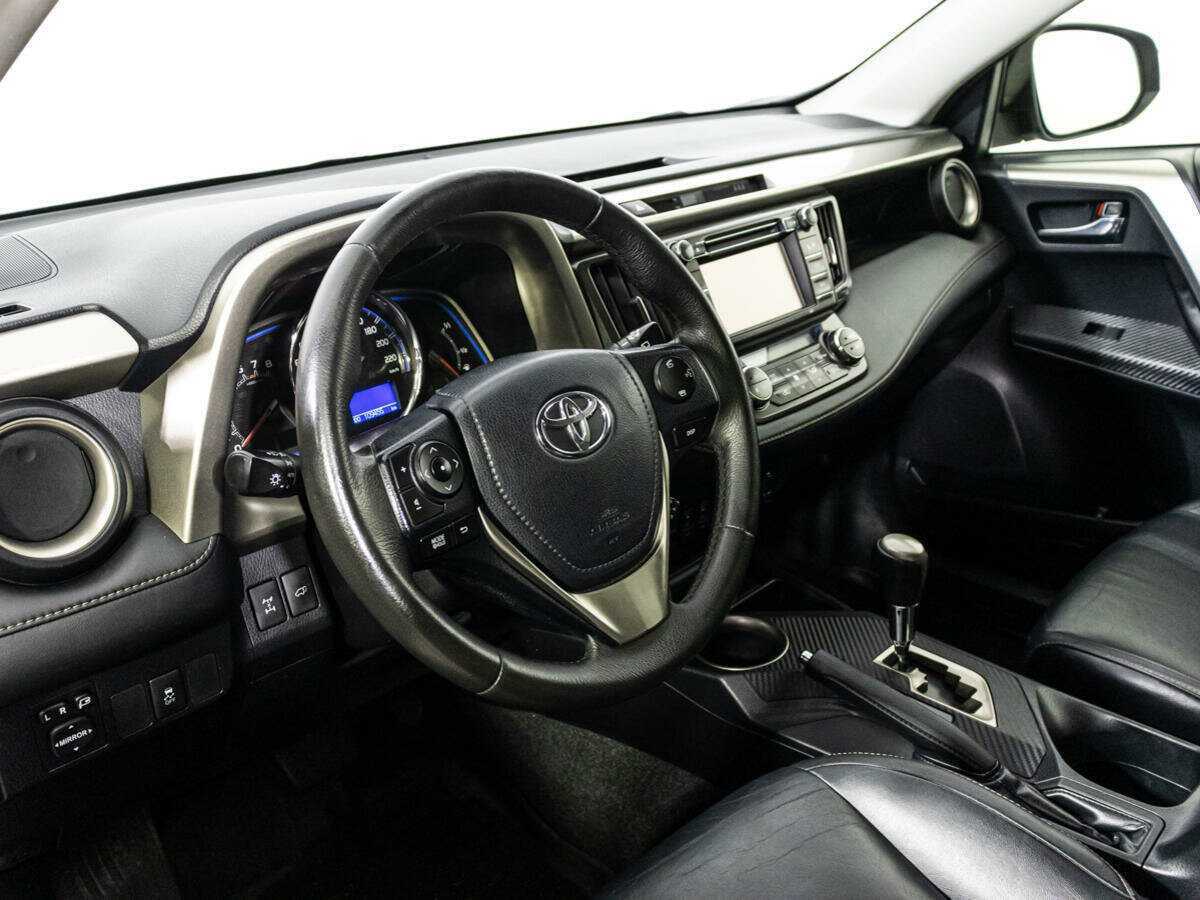 Toyota RAV4 с пробегом — 2013 год. Фото: #10