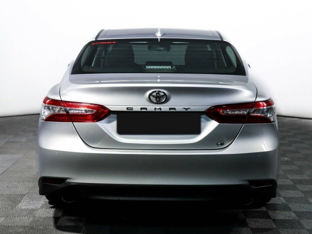 Toyota Camry с пробегом — 2018 год. Фото: #5