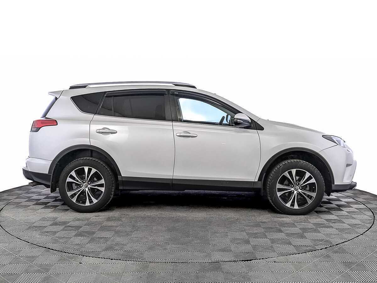 Toyota RAV4 с пробегом — 2018 год. Фото: #3