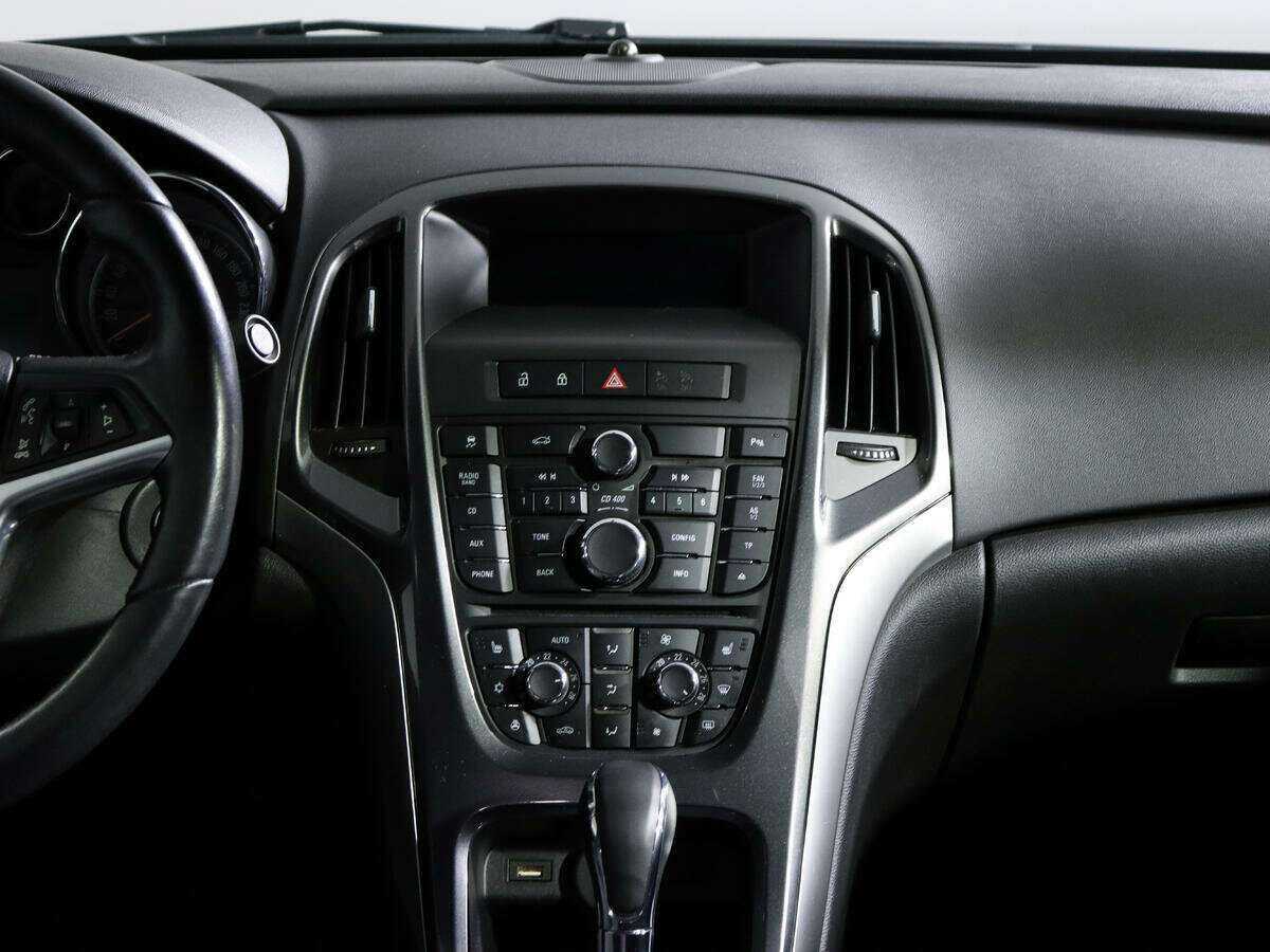 Opel Astra с пробегом — 2013 год. Фото: #12