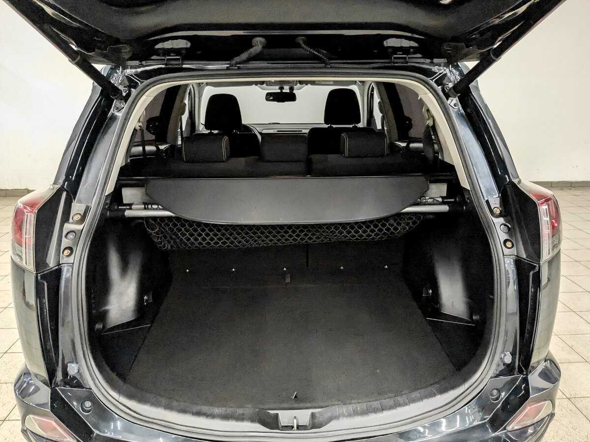 Toyota RAV4 с пробегом — 2017 год. Фото: #9