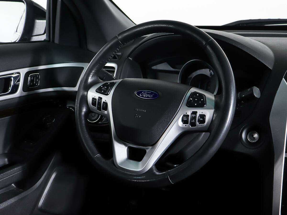 Ford Explorer с пробегом — 2014 год. Фото: #14