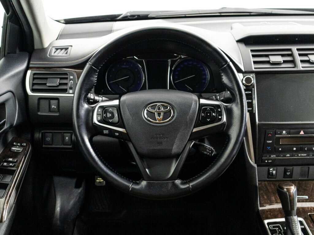 Toyota Camry с пробегом — 2017 год. Фото: #18