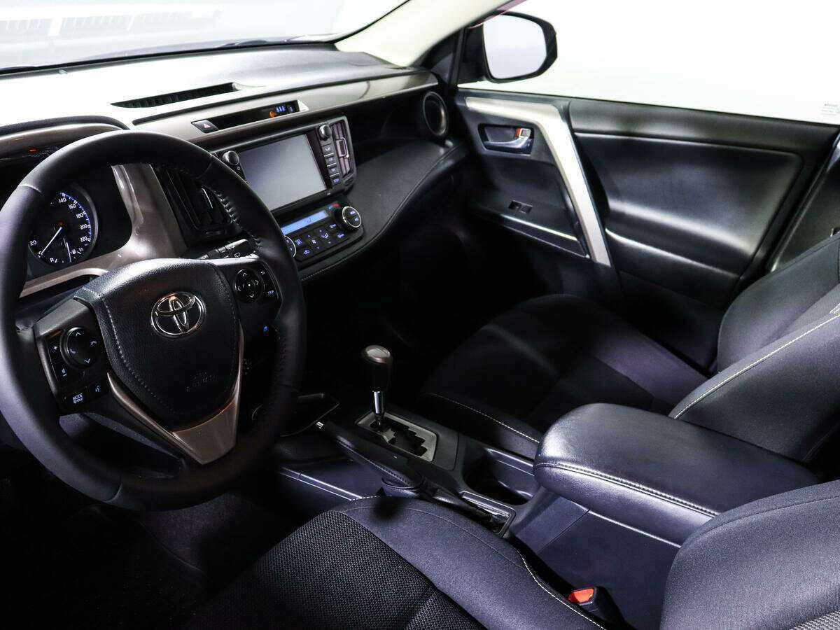 Toyota RAV4 с пробегом — 2017 год. Фото: #11