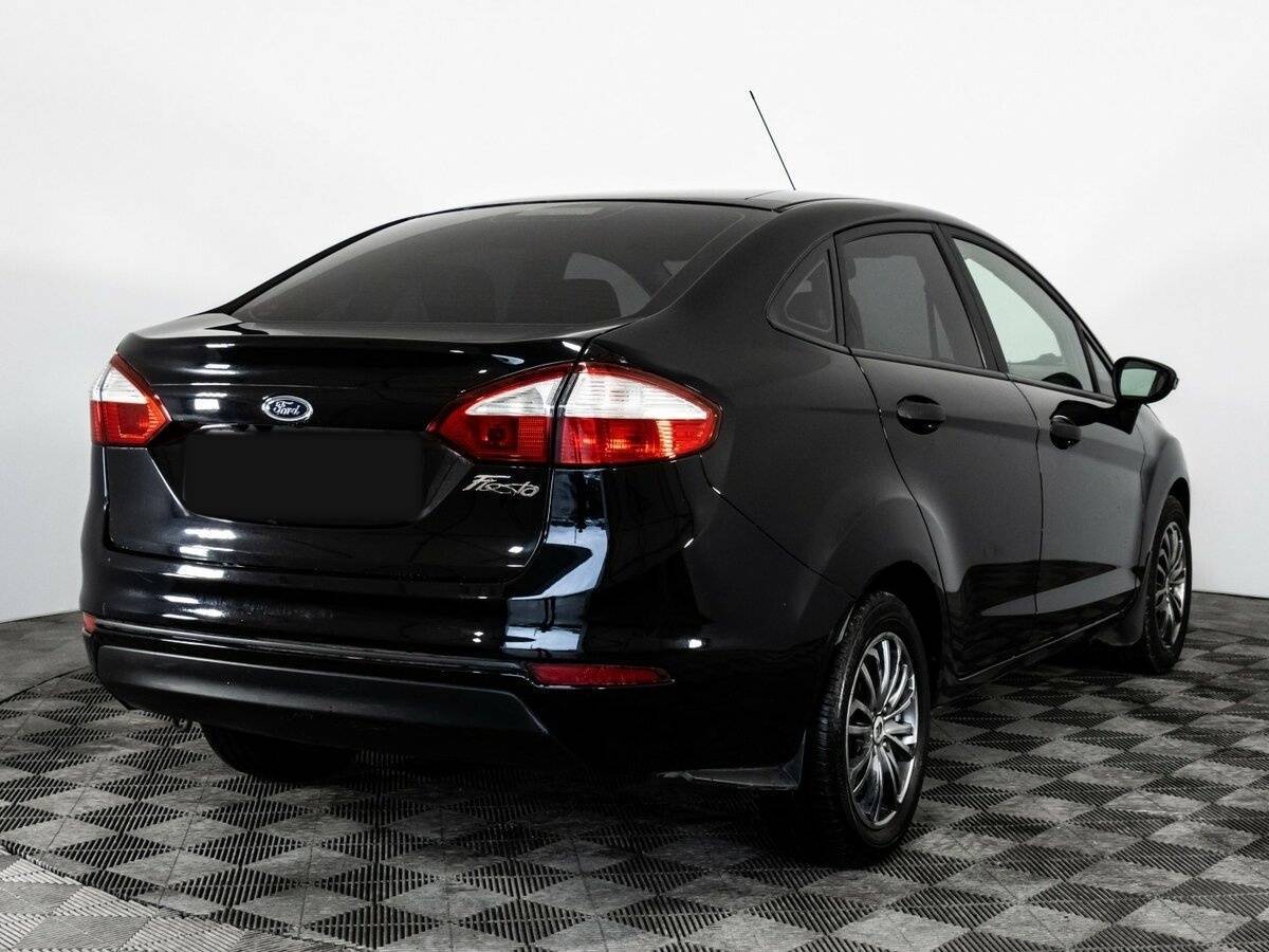 Ford Fiesta с пробегом — 2015 год. Фото: #3