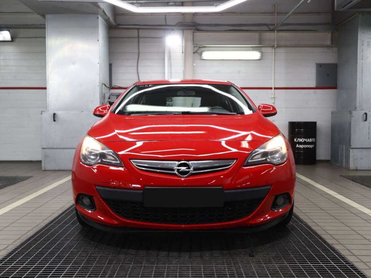 Opel Astra с пробегом — 2012 год. Фото: #2